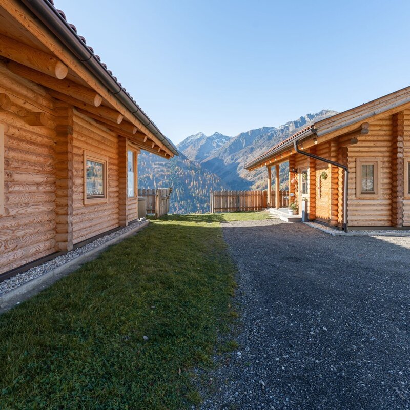 Hütte und 1 und 2 Ansicht von hinten