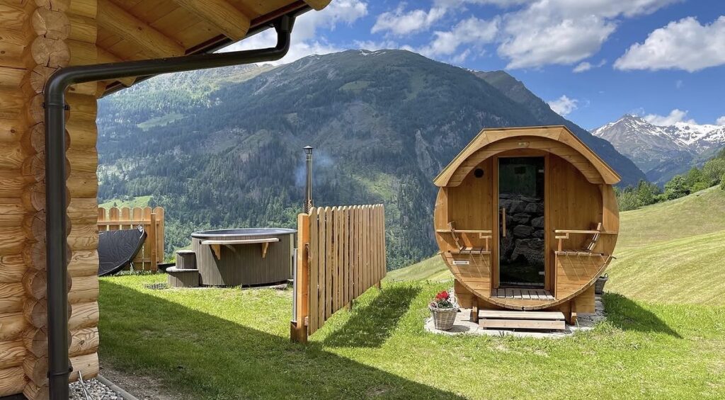 Gemeinsame Sauna und Hottub mit Bergblick